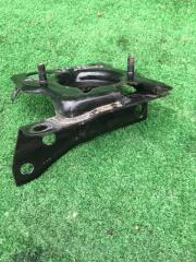 Крепление подушки двс левое Prius 2009 NHW20 1NZFXE