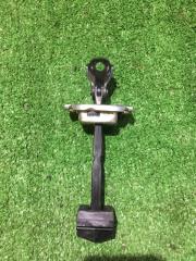 Фото запчасти ограничитель двери передний правый Honda Insight 2009 контрактная запчасть Запчасть ограничитель двери передний правый Honda Insight 2009