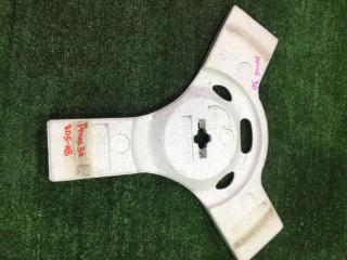 Крепление запаски Toyota Prius 2009 контрактная Крепление запаски Toyota Prius 2009