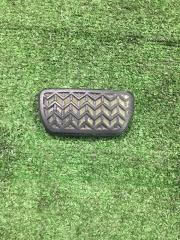 Фото запчасти накладка на педаль тормоза Toyota Corolla Fielder 2001 контрактная запчасть Запчасть накладка на педаль тормоза Toyota Corolla Fielder 2001