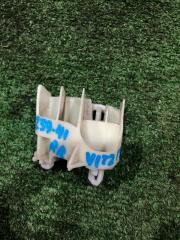 Крепление бампера заднее правое Toyota VITZ 2012