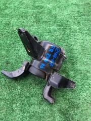 Подушка двигателя правая Toyota Prius 2012