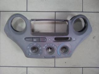 Центральная консоль передняя TOYOTA VITZ 2000