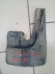 Брызговик задний правый MAZDA FAMILIA