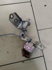 Запчасть петля двери задняя правая MAZDA VERISA 2004-2006