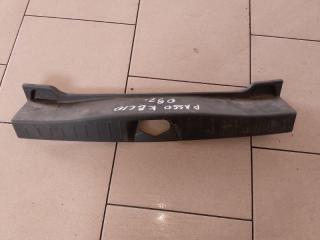 Запчасть накладка замка багажника задняя Toyota PASSO 2007