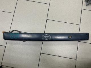 Запчасть накладка двери багажника задняя TOYOTA Caldina 1992-2001
