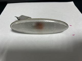 Повторитель в крыло передний DAIHATSU Mira e:S 2012