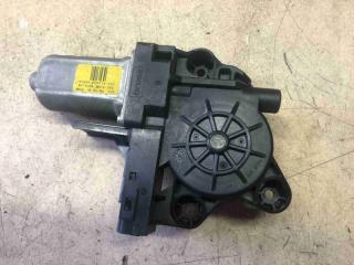 Фото запчасти моторчик стеклоподъемника передний правый Volvo V70 2013 контрактная запчасть Запчасть моторчик стеклоподъемника передний правый Volvo V70 2013