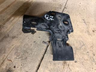 Фото запчасти крюк замка капота AUDI Q7 Б/У запчасть Запчасть крюк замка капота AUDI Q7