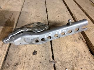 Фото запчасти петля капота левая Audi A8 D3 (4E) Б/У запчасть Запчасть петля капота левая Audi A8 D3 (4E)