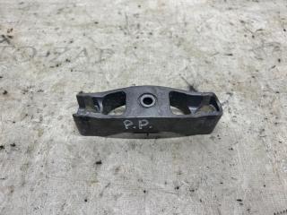 Фото запчасти кронштейн форсунки Porsche Panamera 2010 Б/У запчасть Запчасть кронштейн форсунки Porsche Panamera 2010