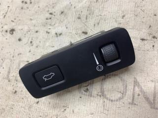 Фото запчасти кнопка открывания багажника Volvo XC90 2017 контрактная запчасть Запчасть кнопка открывания багажника Volvo XC90 2017