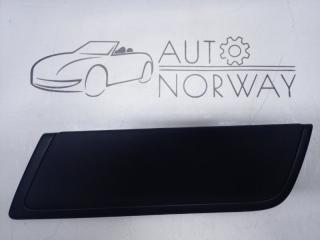 Запчасть накладка в салоне передняя правая Land Rover Discovery 2019