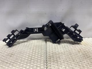 Фото запчасти кронштейн правый Audi A6 C8 2018 Б/У запчасть Запчасть кронштейн правый Audi A6 C8 2018