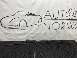 Фото запчасти водосток Volvo V60 2019 Б/У запчасть Запчасть водосток Volvo V60 2019