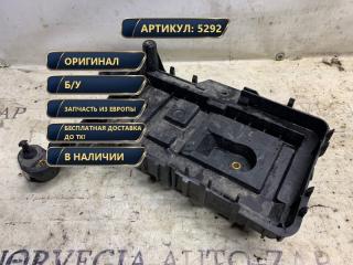 Фото запчасти полка аккумулятора Volkswagen Passat B6 2008 контрактная запчасть Запчасть полка аккумулятора Volkswagen Passat B6 2008