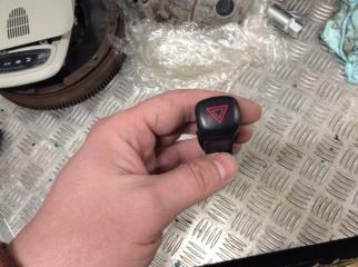 Запчасть кнопка аварийной сигнализации Volvo V40 2013