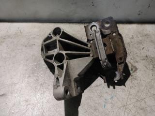 Запчасть кронштейн двигателя Nissan Qashqai 2010