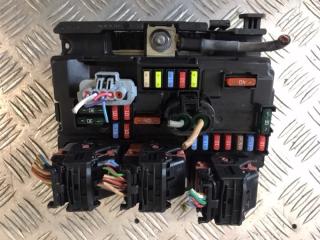 Запчасть блок предохранителей Peugeot 207