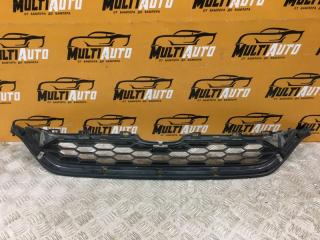 Запчасть решетка в бампер передняя Honda CR-V 2014-2018