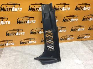 Накладка водостока задняя правая Land Rover Discovery 2020