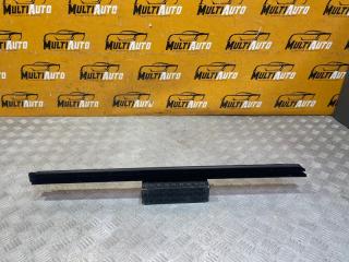 Запчасть уплотнитель стекла передний правый Ford Explorer 2017