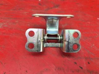 Запчасть петля двери передняя левая MITSUBISHI L300 1986-1999