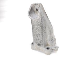 Кронштейн опоры двигателя правый Mercedes C-Класс 2018