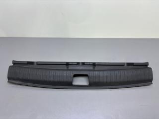 Запчасть накладка замка багажника Geely Monjaro