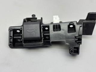 Фото запчасти ручка открывания капота Chery Arrizo 8 2023 Б/У запчасть Запчасть ручка открывания капота Chery Arrizo 8 2023