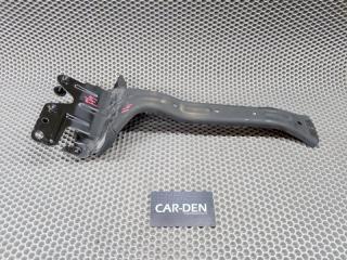 Запчасть кронштейн замка капота Volkswagen Touareg 2006