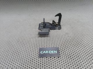 Запчасть крюк замка капота Volkswagen Touareg 2006