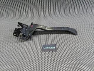 Запчасть кронштейн замка капота Volkswagen Touareg 2006