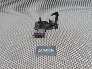 Запчасть крюк замка капота Volkswagen Touareg 2006