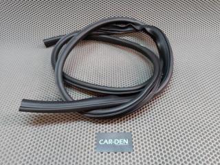 Уплотнитель двери передний правый Jeep Compass 2014