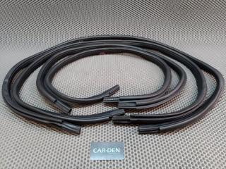 Уплотнитель двери Dodge Caliber 2007