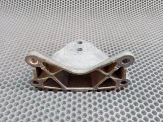 Кронштейн опоры кпп Touareg 2006 7L BMV 3.2