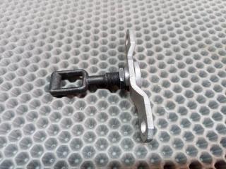 Петля замка багажника Touareg 2004 7L AZZ