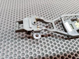 Кронштейн ручки двери передний правый Volkswagen Touareg 7L BMV 3.2