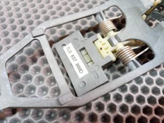 Кронштейн ручки двери передний правый Touareg 2006 7L BMV 3.2