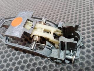 Кронштейн ручки двери передний правый Touareg 2006 7L BMV 3.2