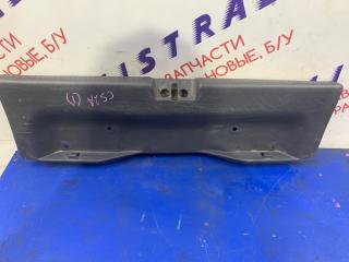 Фото запчасти накладка замка багажника задняя Mitsubishi Lancer Cedia 2000 - 2003 Б/У запчасть Запчасть накладка замка багажника задняя Mitsubishi Lancer Cedia 2000 - 2003