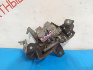 Запчасть замок капота Mitsubishi Galant 1996-2005