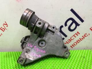 Запчасть кронштейн компрессора кондиционера Volkswagen Tiguan 2013