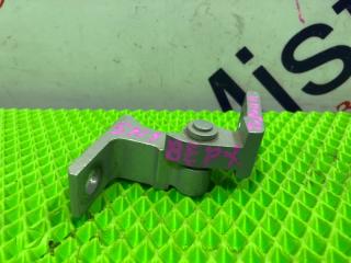 Запчасть петля дверная верхняя задняя левая Volkswagen Tiguan 2013