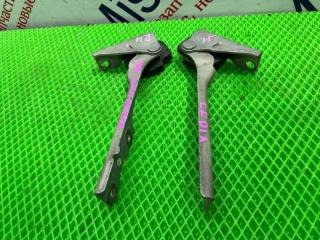 Фото запчасти петля капота передняя левая Mitsubishi Lancer Cedia 2000-2003 Б/У запчасть Запчасть петля капота передняя левая Mitsubishi Lancer Cedia 2000-2003