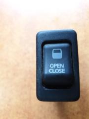 Кнопка CLOSE OPEN Nissan Serena 2004