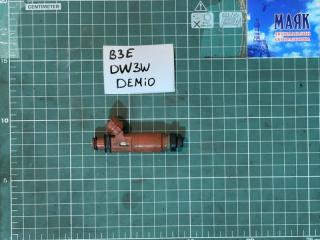 Форсунка топливная Mazda Demio 2000 DW3W B3E 195500-3020 контрактная