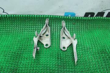 Фото запчасти петля капота TOYOTA ARISTO Б/У запчасть Запчасть петля капота TOYOTA ARISTO